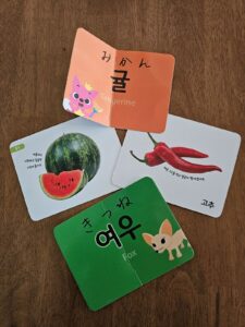 韓国で買ったフラッシュカードに日本語を自分で追加記入した物